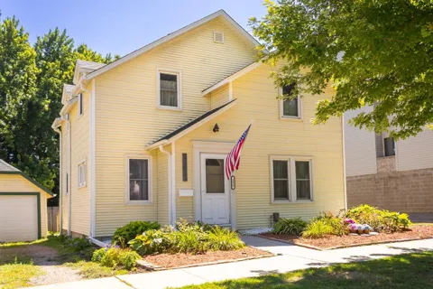 216 E 3rd Street