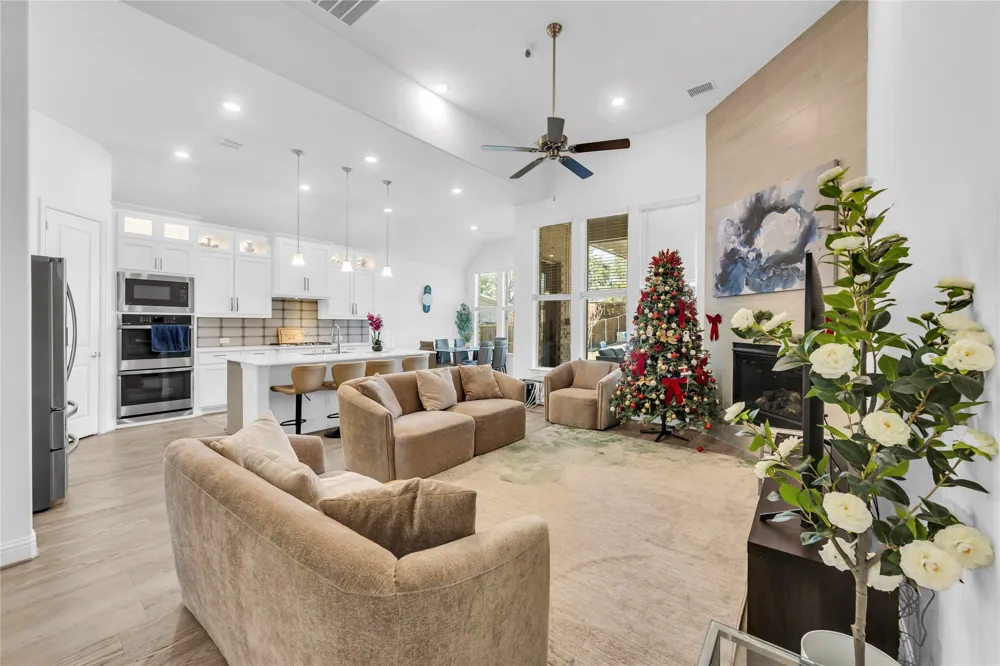 2218 Christopher Lane Euless, TX 76040