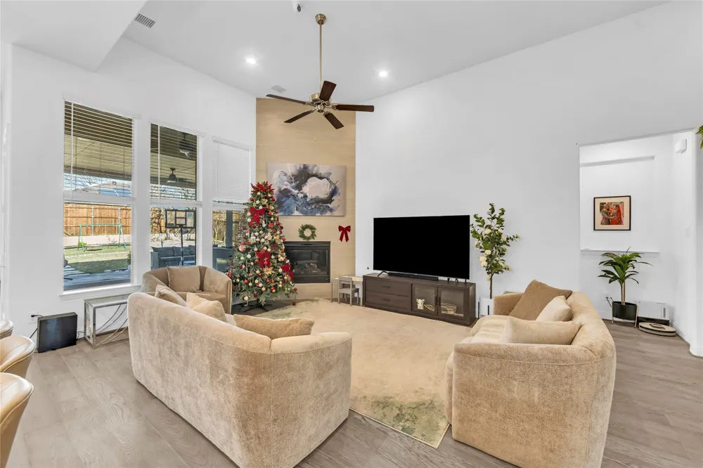 2218 Christopher Lane Euless, TX 76040