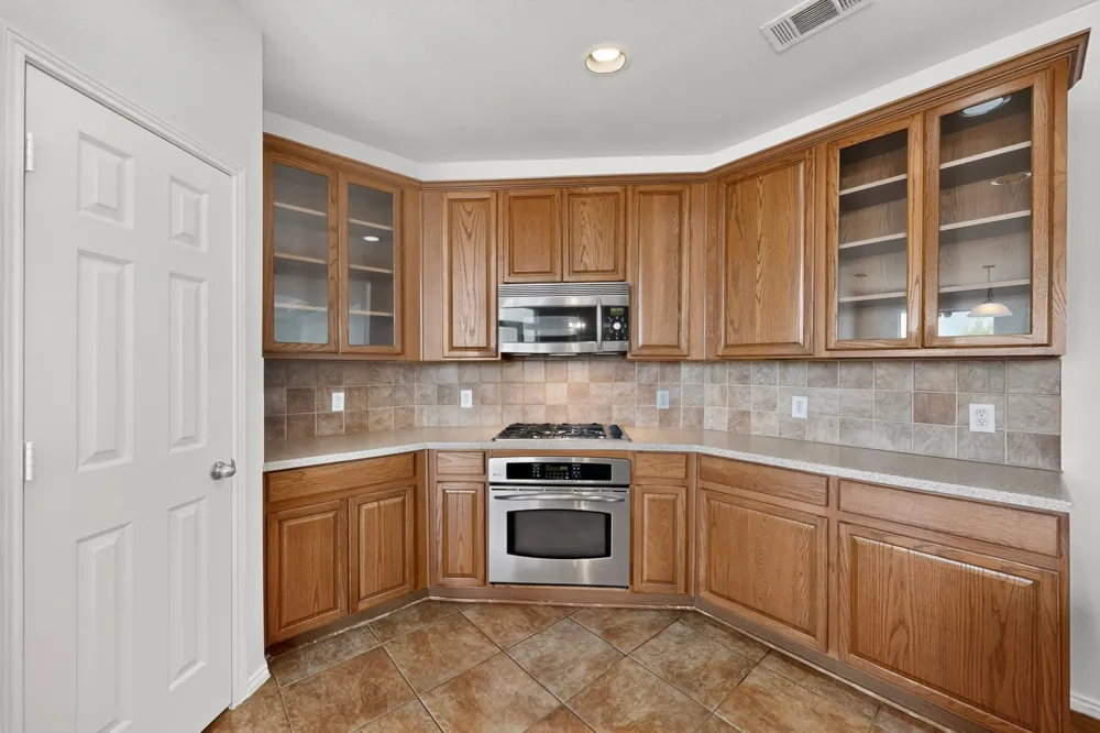 1756 Hidden Brook Drive Grand Prairie, TX 75050