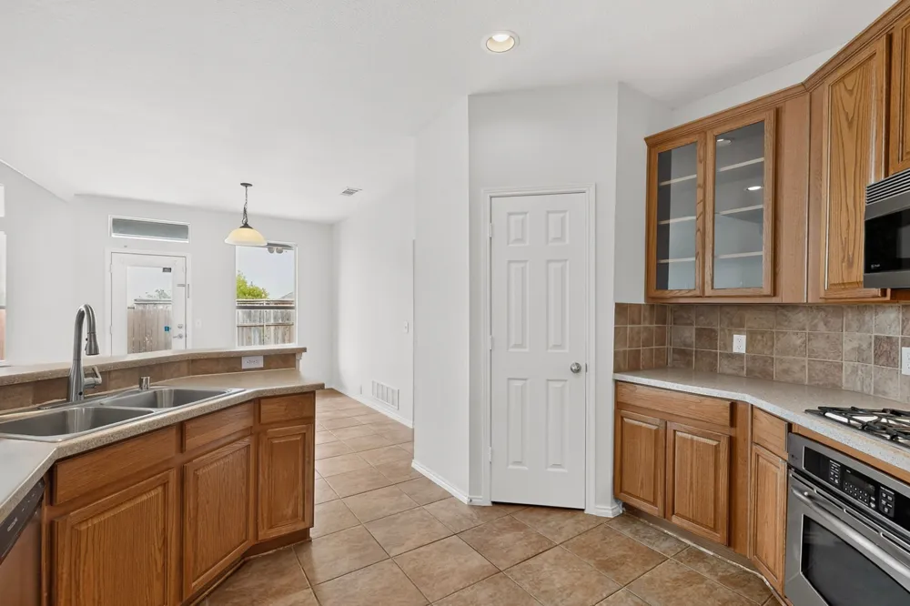 1756 Hidden Brook Drive Grand Prairie, TX 75050