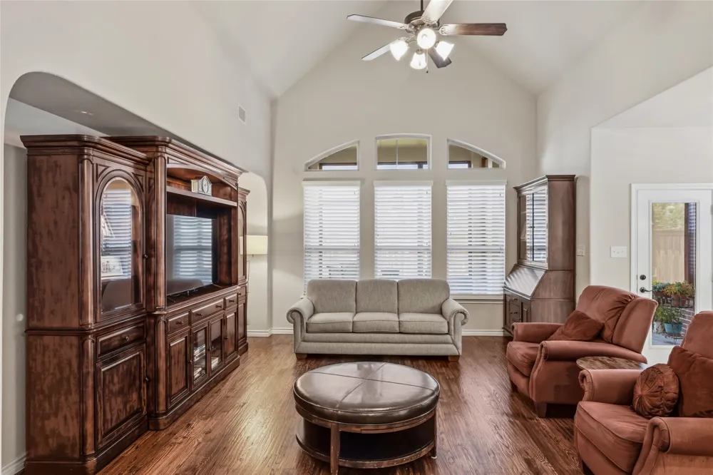 921 Viburnum Drive Fort Worth, TX 76131