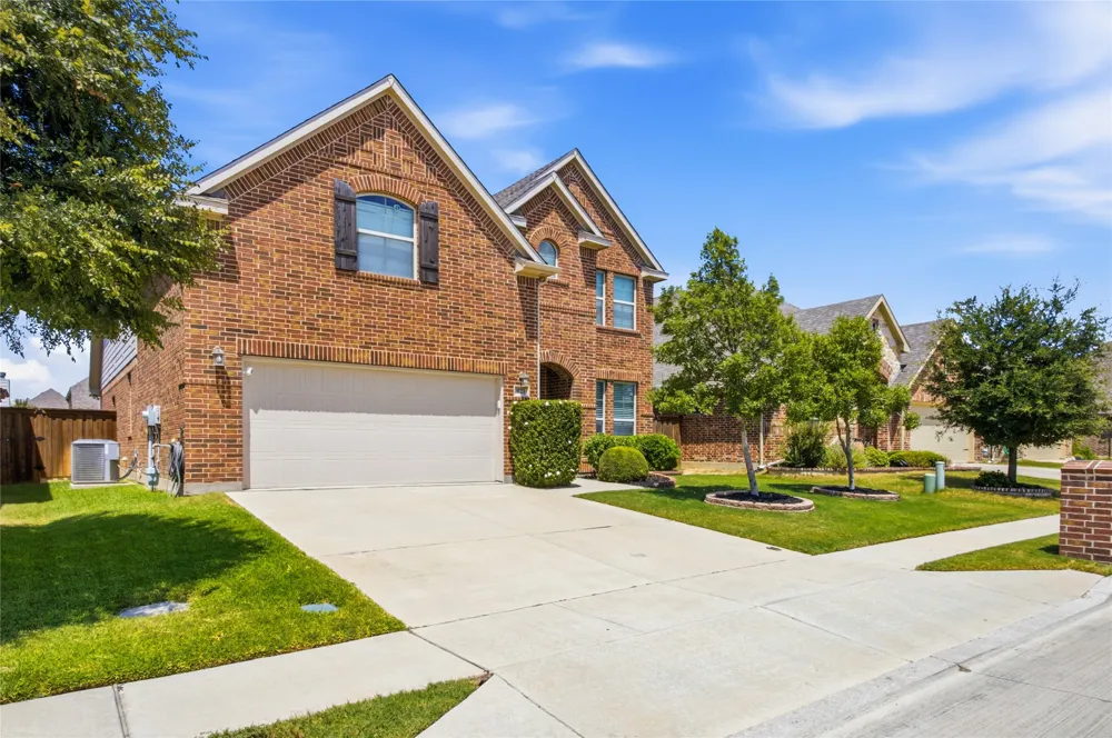 921 Viburnum Drive Fort Worth, TX 76131