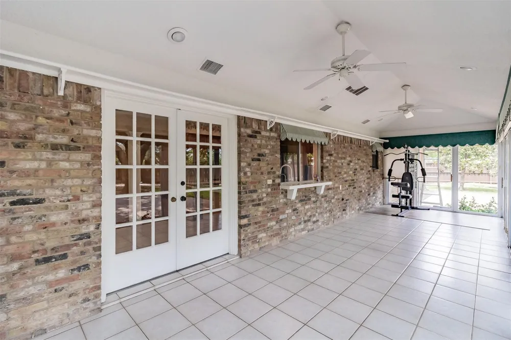 2604 Twinpost Court Irving, TX 75062