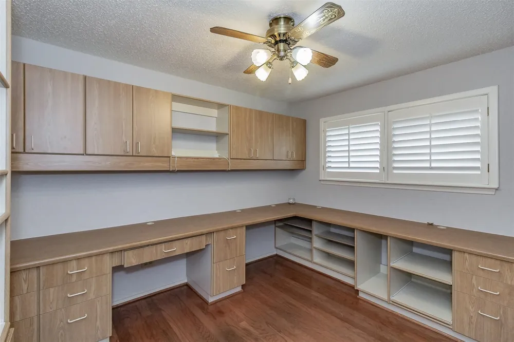 2604 Twinpost Court Irving, TX 75062