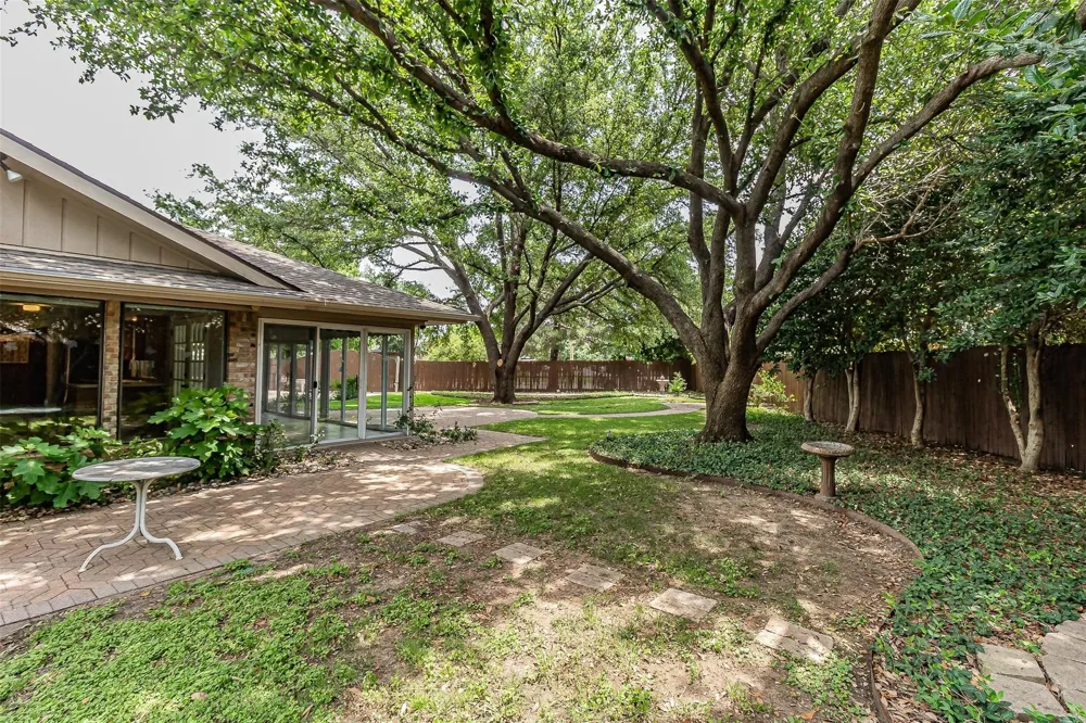 2604 Twinpost Court Irving, TX 75062
