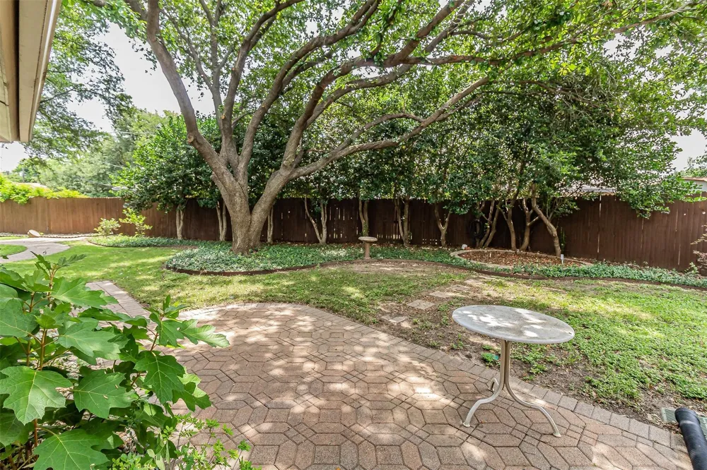 2604 Twinpost Court Irving, TX 75062