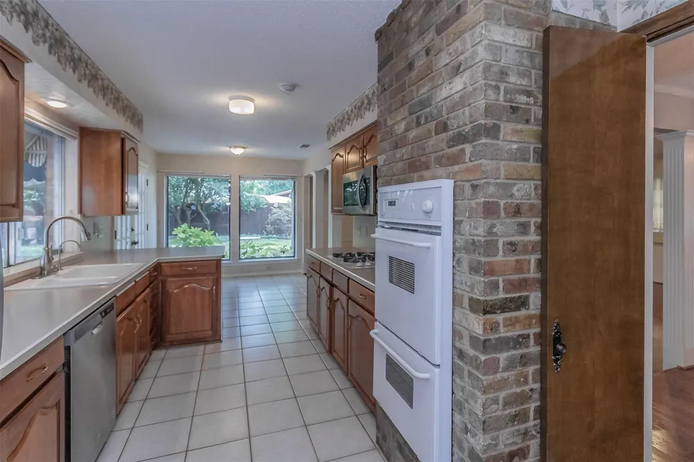 2604 Twinpost Court Irving, TX 75062