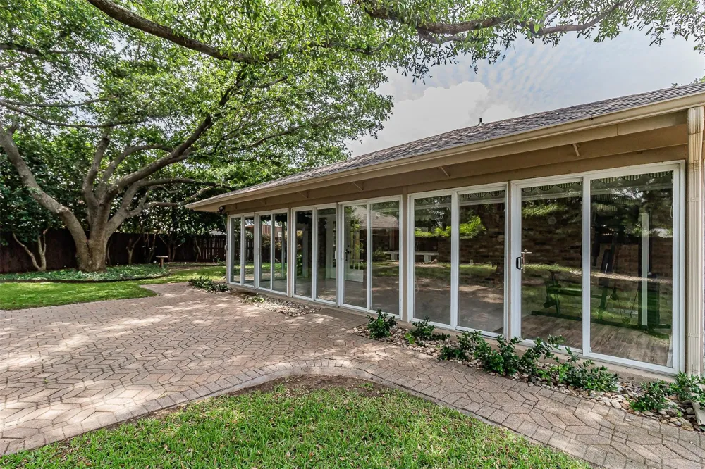2604 Twinpost Court Irving, TX 75062