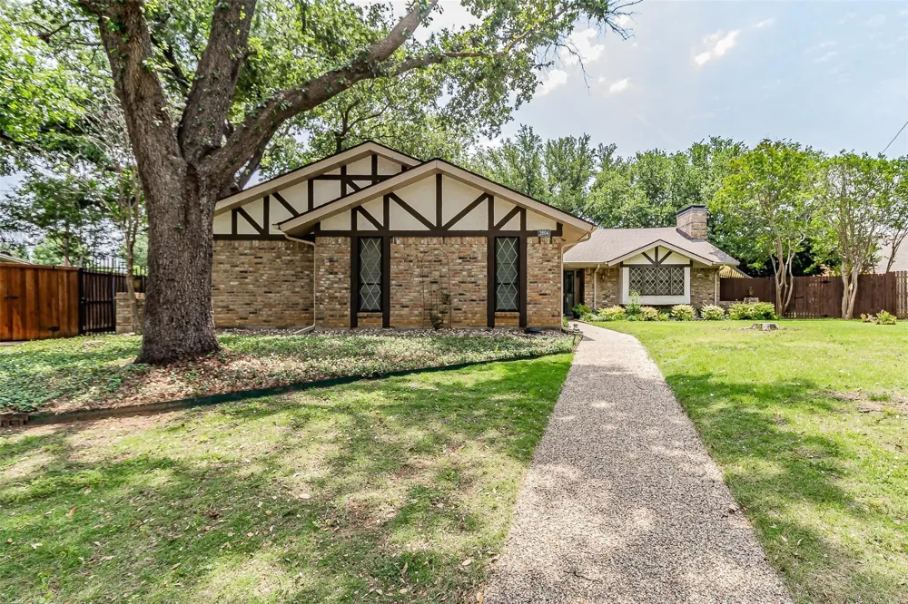 2604 Twinpost Court Irving, TX 75062