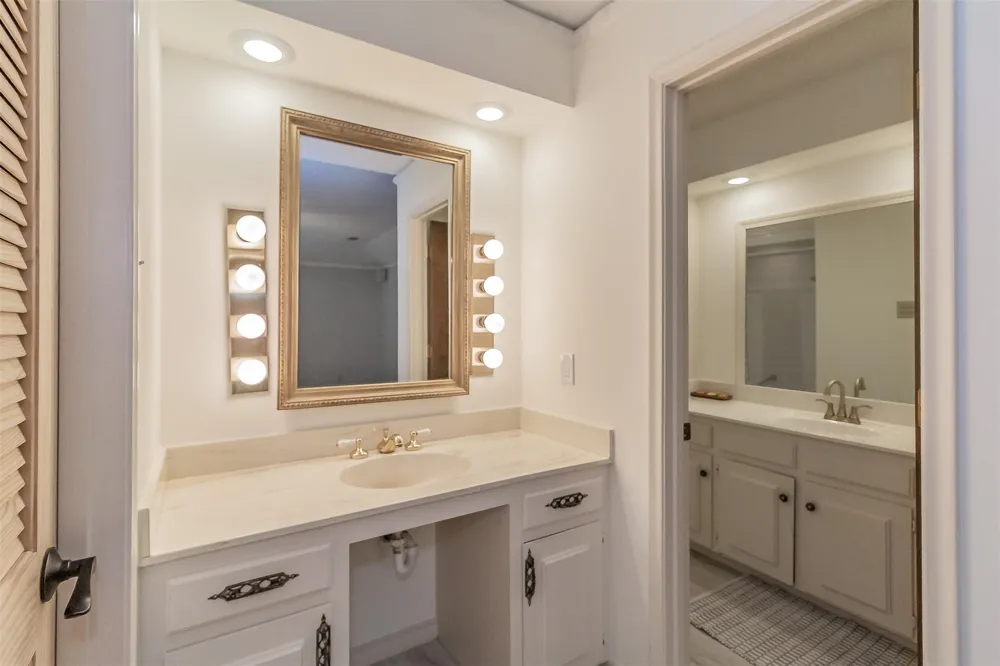 2604 Twinpost Court Irving, TX 75062