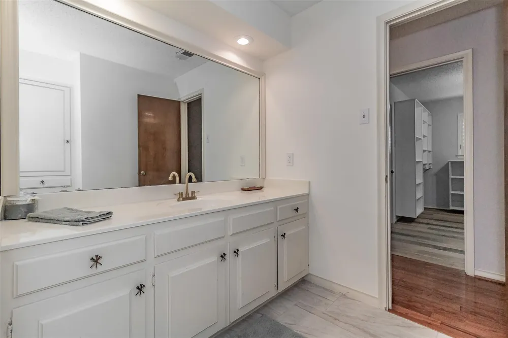 2604 Twinpost Court Irving, TX 75062