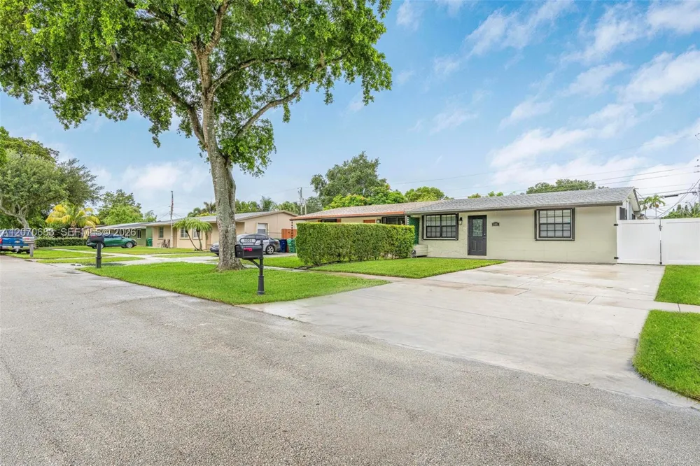 5001 SW 92nd Ter Cooper City, FL 33328