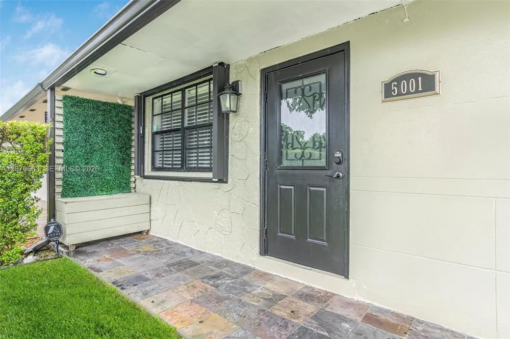 5001 SW 92nd Ter Cooper City, FL 33328