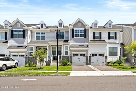 3327 Poplar Place