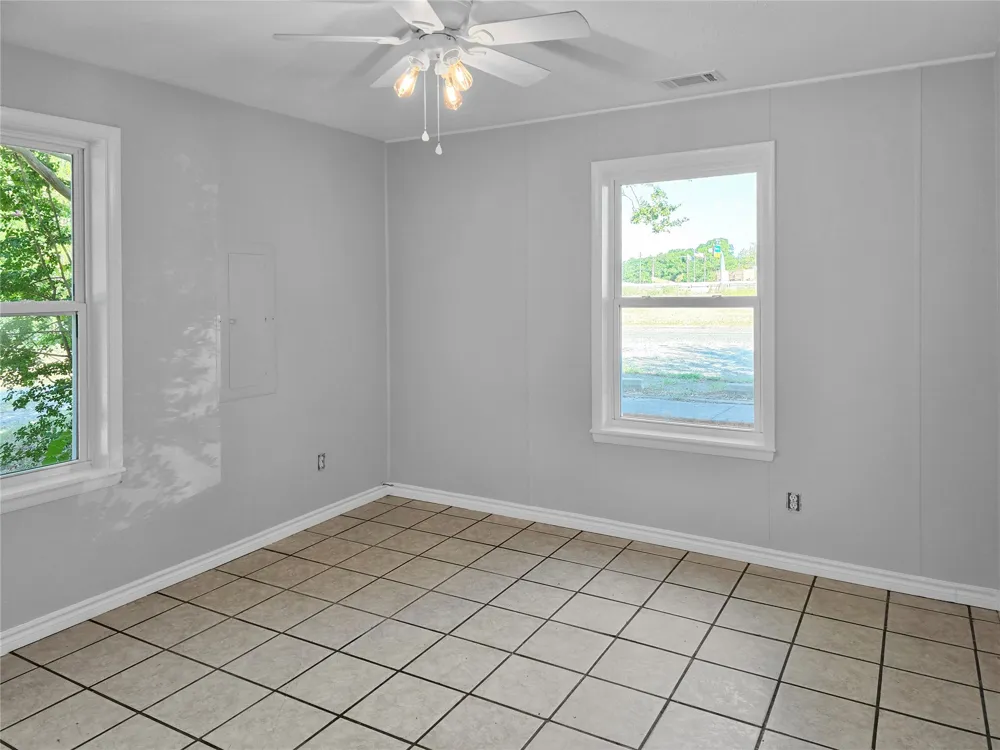 608 Beshears Calera, OK 74730