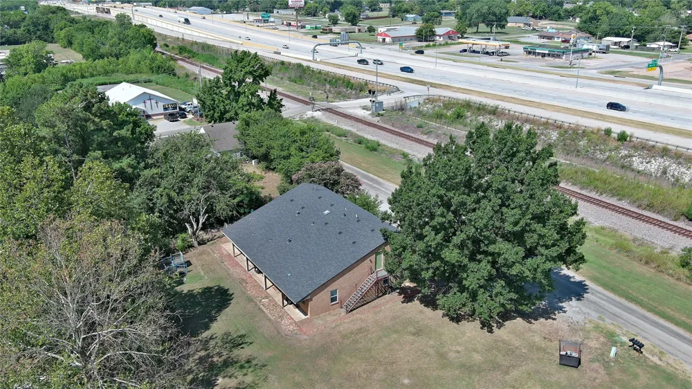 608 Beshears Calera, OK 74730