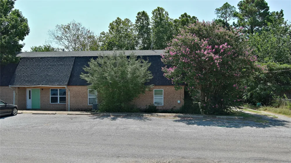 608 Beshears Calera, OK 74730