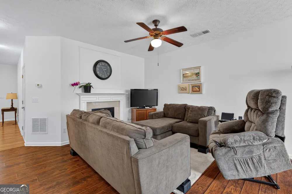 6647 Splashwater DR Flowery Branch, GA 30542