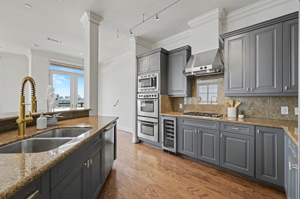 1419 Montrose Boulevard #702 Houston, TX 77019