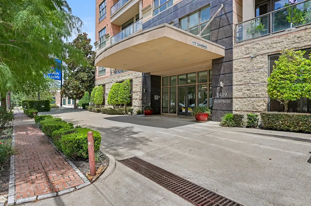 1419 Montrose Boulevard #702 Houston, TX 77019
