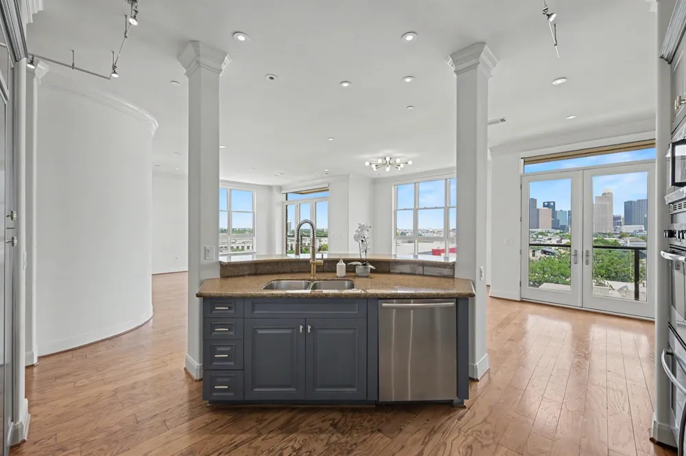 1419 Montrose Boulevard #702 Houston, TX 77019