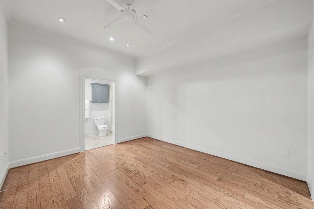 1419 Montrose Boulevard #702 Houston, TX 77019