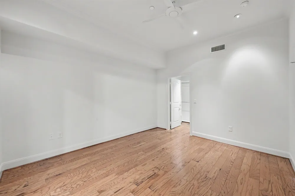 1419 Montrose Boulevard #702 Houston, TX 77019