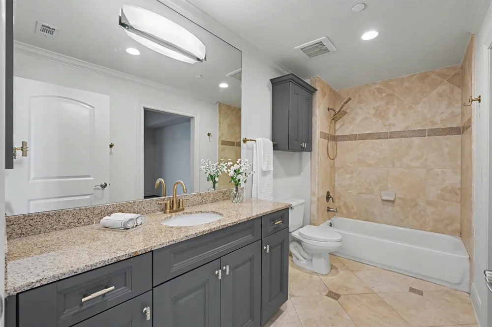 1419 Montrose Boulevard #702 Houston, TX 77019
