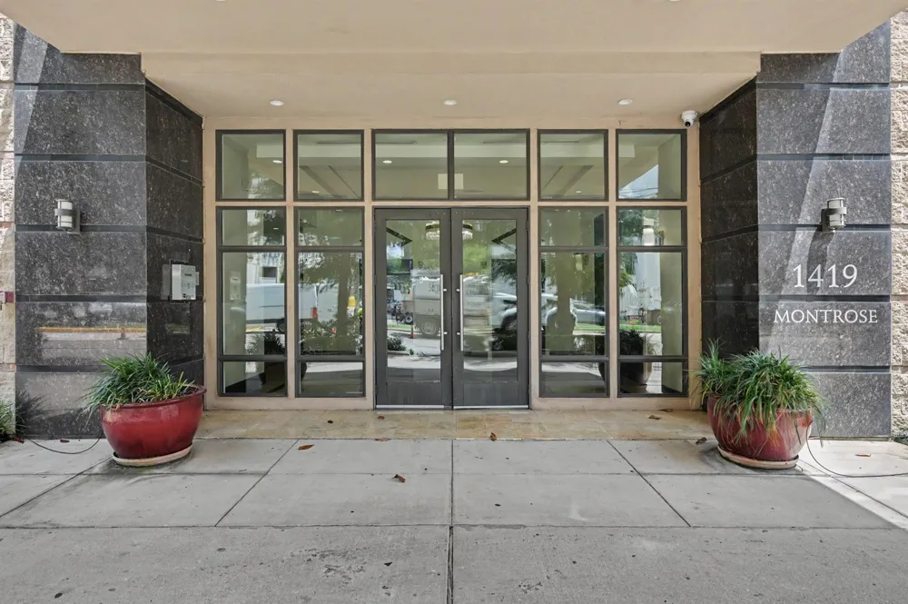 1419 Montrose Boulevard #702 Houston, TX 77019