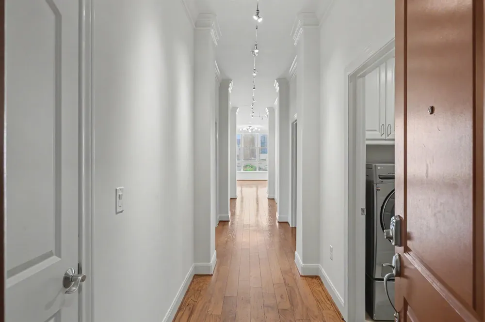 1419 Montrose Boulevard #702 Houston, TX 77019