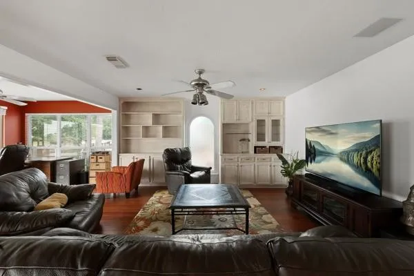 153 Lakeshore Drive Onalaska, TX 77360