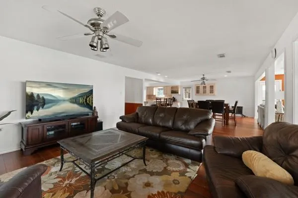 153 Lakeshore Drive Onalaska, TX 77360