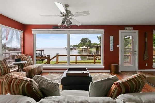 153 Lakeshore Drive Onalaska, TX 77360