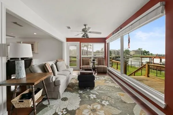 153 Lakeshore Drive Onalaska, TX 77360