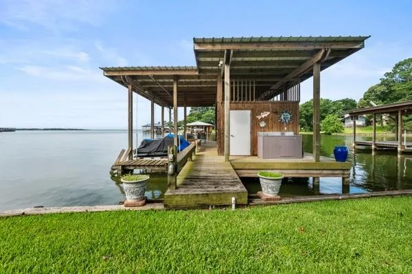 153 Lakeshore Drive Onalaska, TX 77360