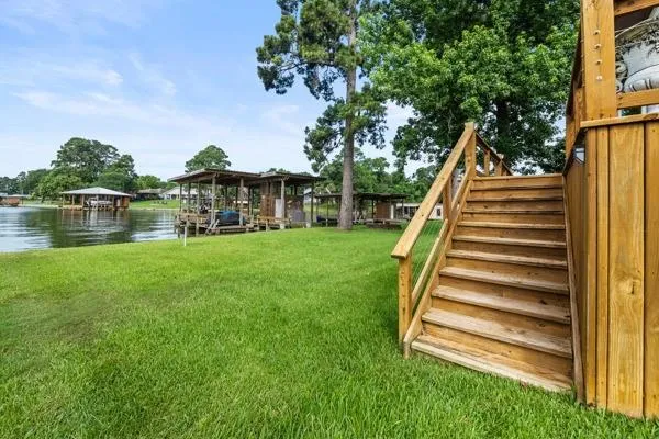 153 Lakeshore Drive Onalaska, TX 77360