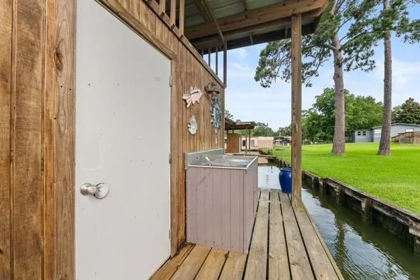 153 Lakeshore Drive Onalaska, TX 77360