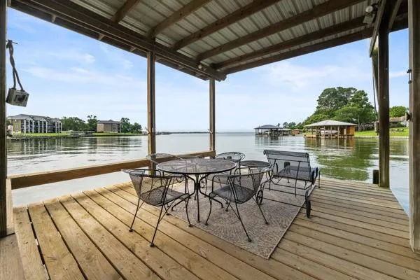 153 Lakeshore Drive Onalaska, TX 77360