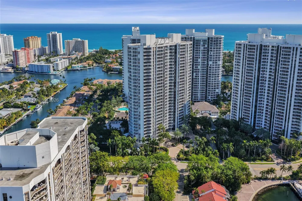 21205 Yacht Club Dr #2310 Aventura, FL 33180