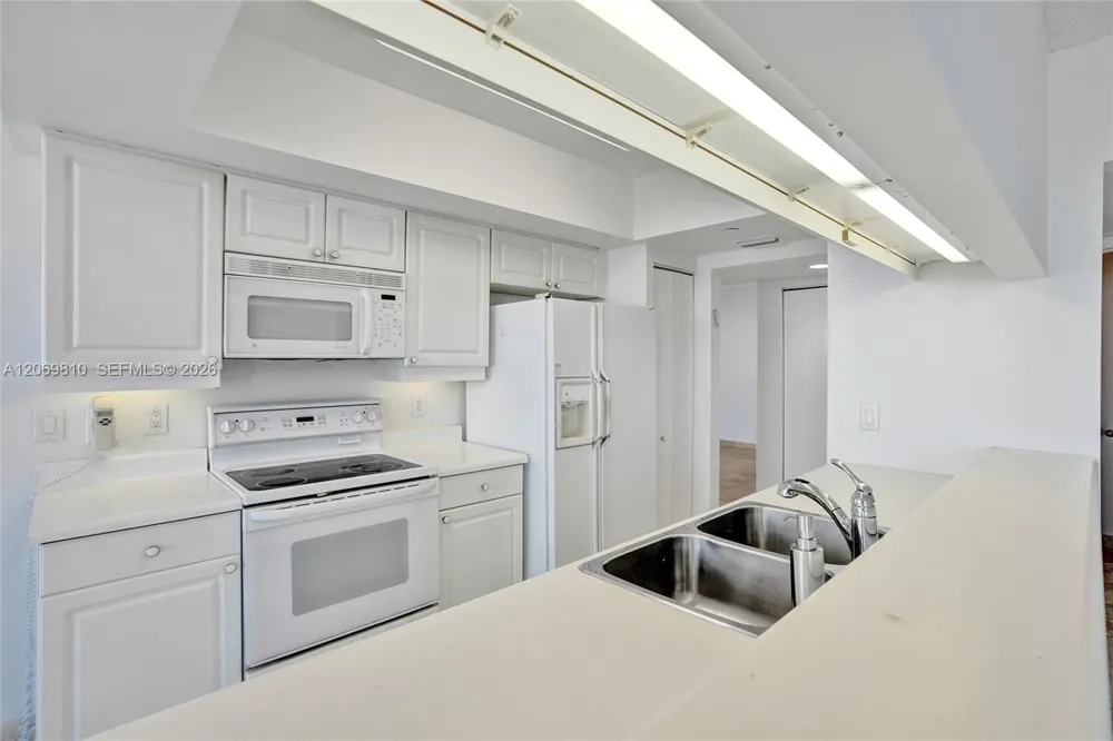 21205 Yacht Club Dr #2310 Aventura, FL 33180
