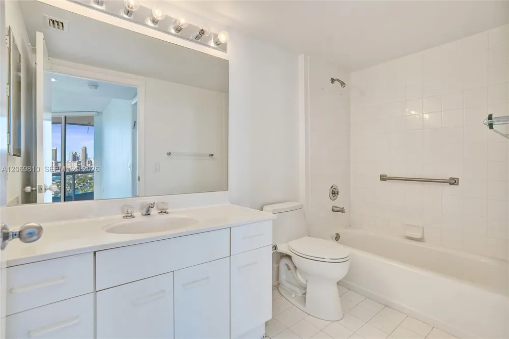 21205 Yacht Club Dr #2310 Aventura, FL 33180