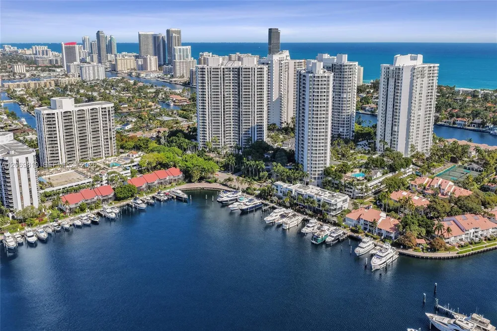 21205 Yacht Club Dr #2310 Aventura, FL 33180