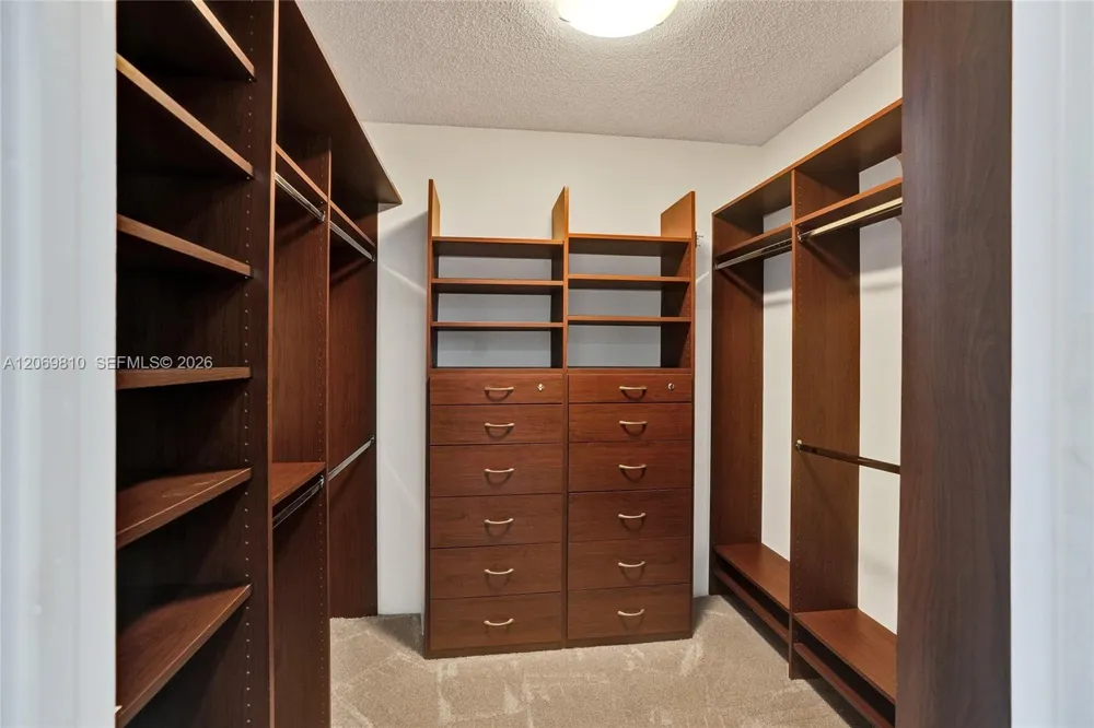 21205 Yacht Club Dr #2310 Aventura, FL 33180