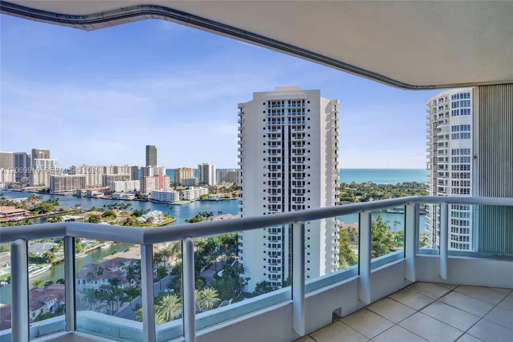 21205 Yacht Club Dr #2310 Aventura, FL 33180
