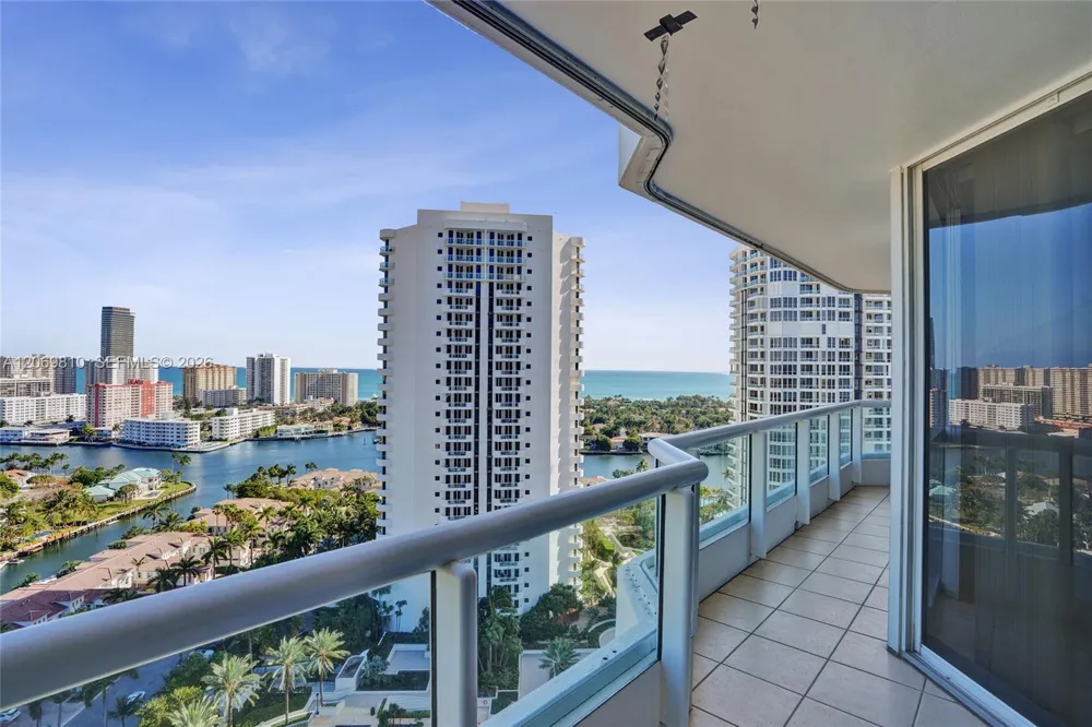 21205 Yacht Club Dr #2310 Aventura, FL 33180