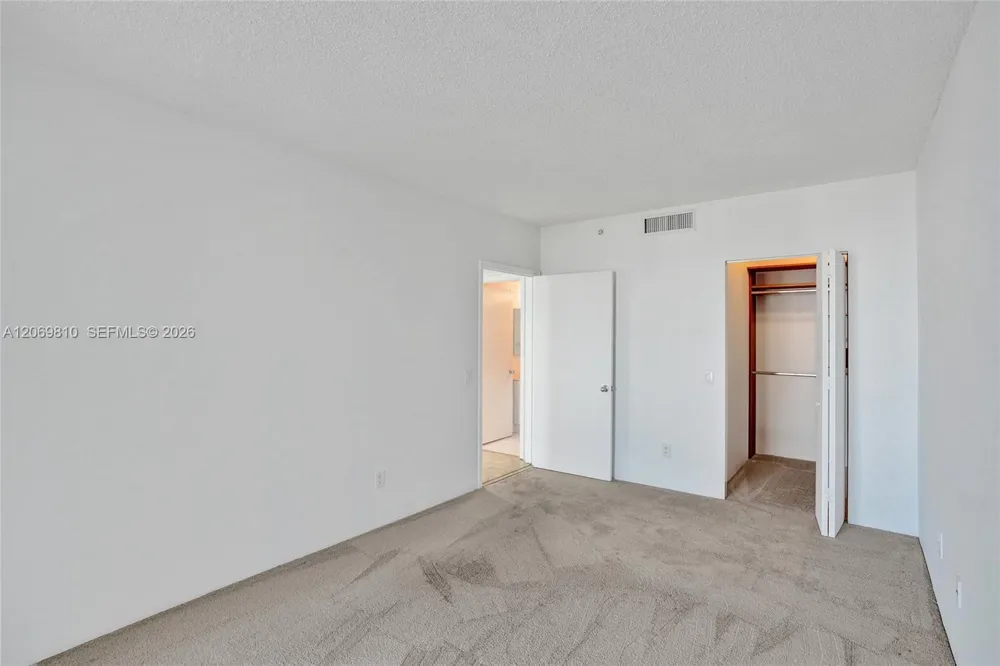 21205 Yacht Club Dr #2310 Aventura, FL 33180