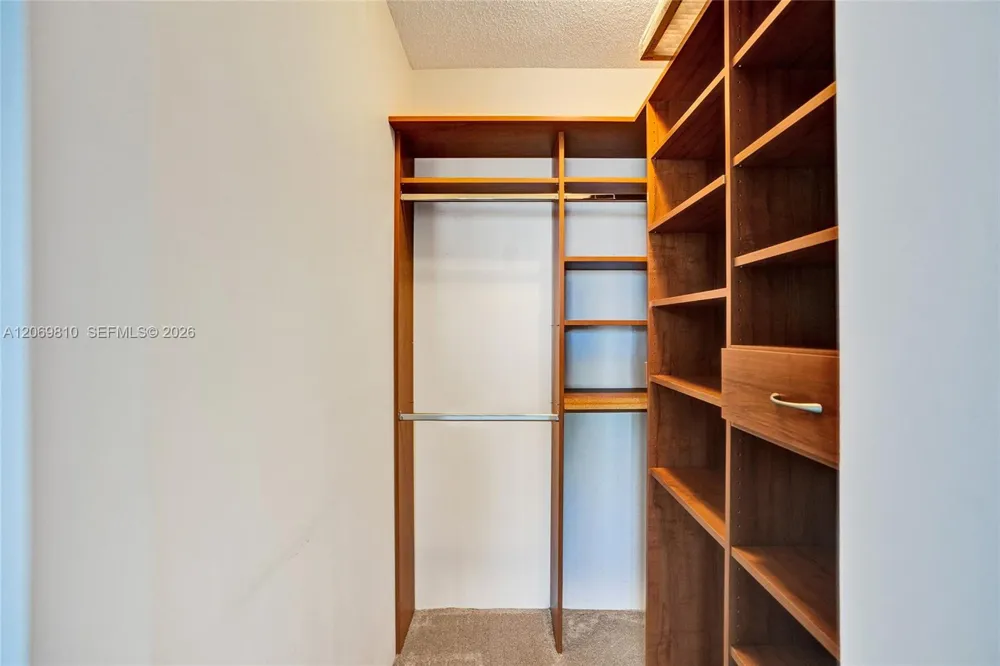 21205 Yacht Club Dr #2310 Aventura, FL 33180