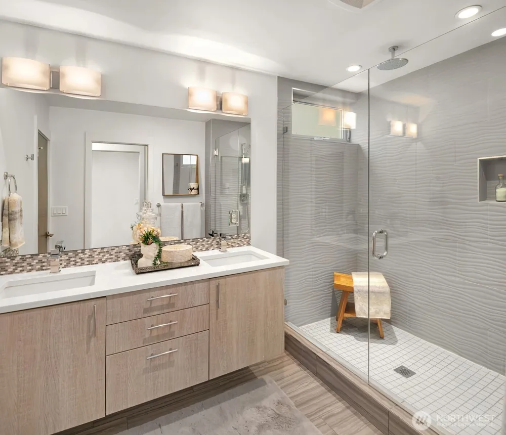 1935 B 7th Avenue W Seattle, WA 98119