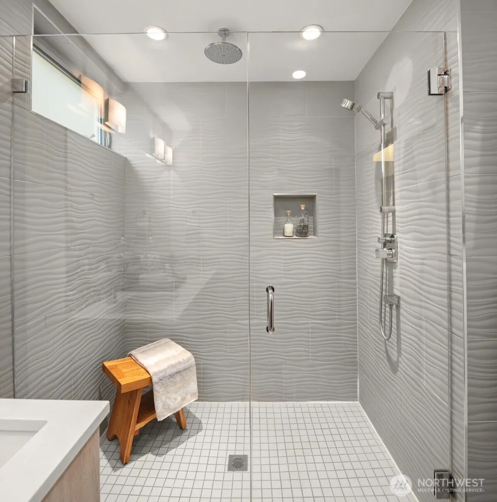 1935 B 7th Avenue W Seattle, WA 98119